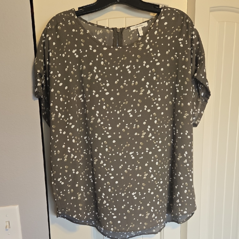 Maurices Charcoal and White Speckled Blouse